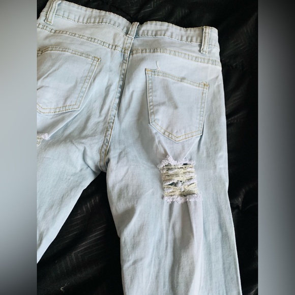 Ripped flare out jeans - Picture 3 of 7